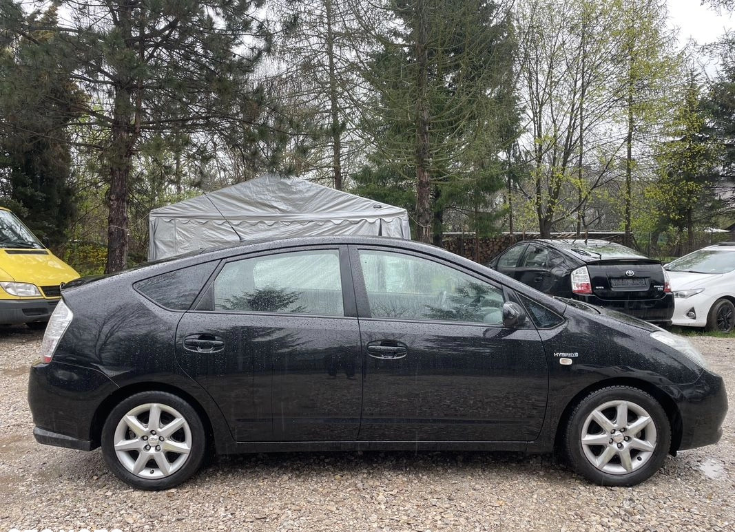 Toyota Prius cena 24500 przebieg: 205000, rok produkcji 2008 z Zielonka małe 232